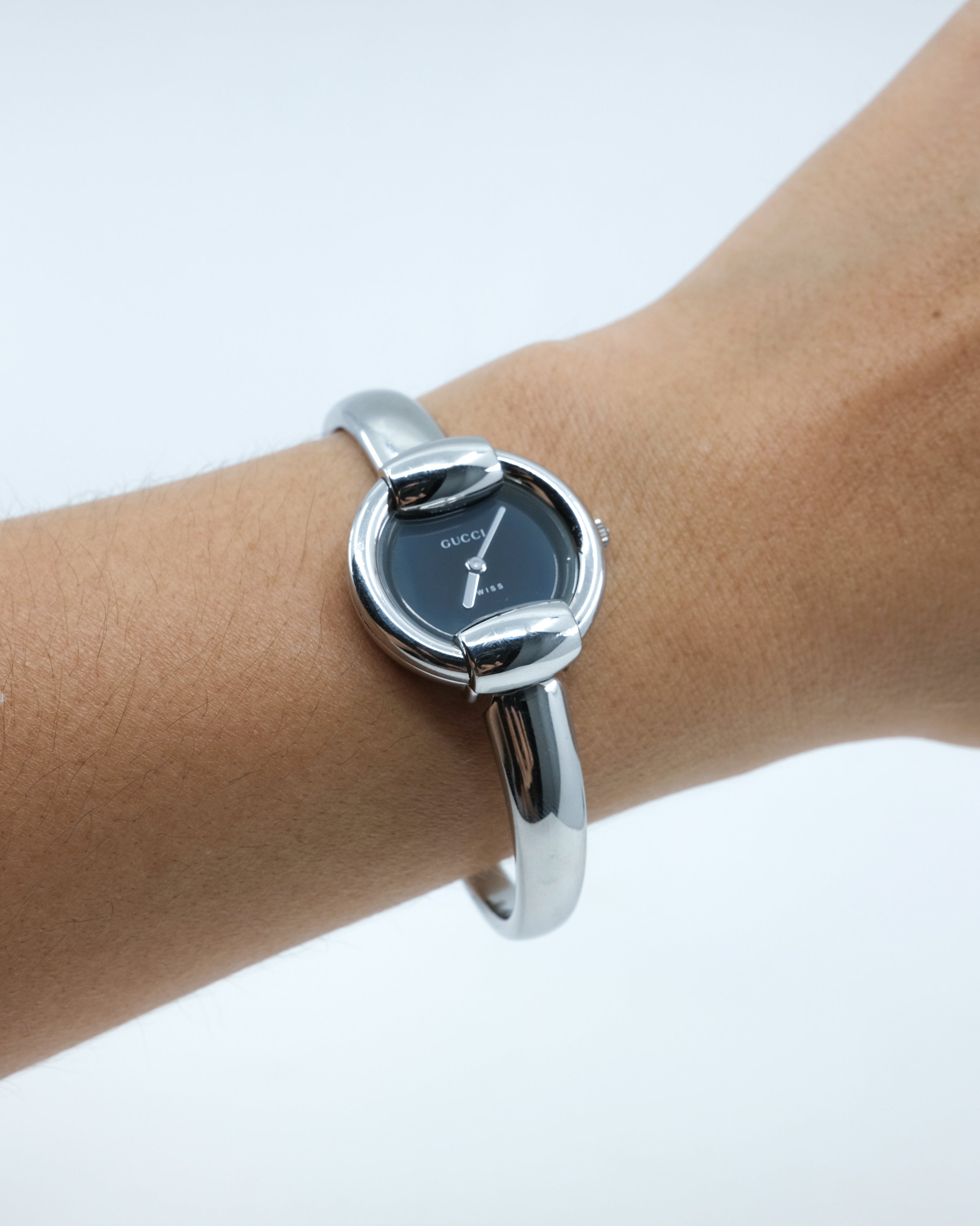 GUCCI ROUND SILVER WATCH 1400L
