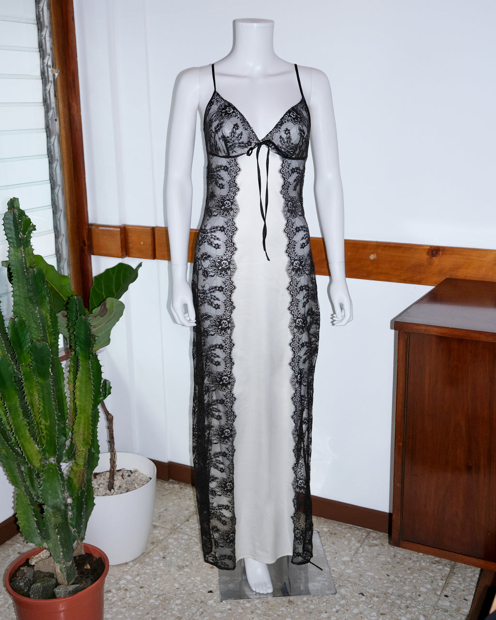 VINTAGE LACE DRESS (S)