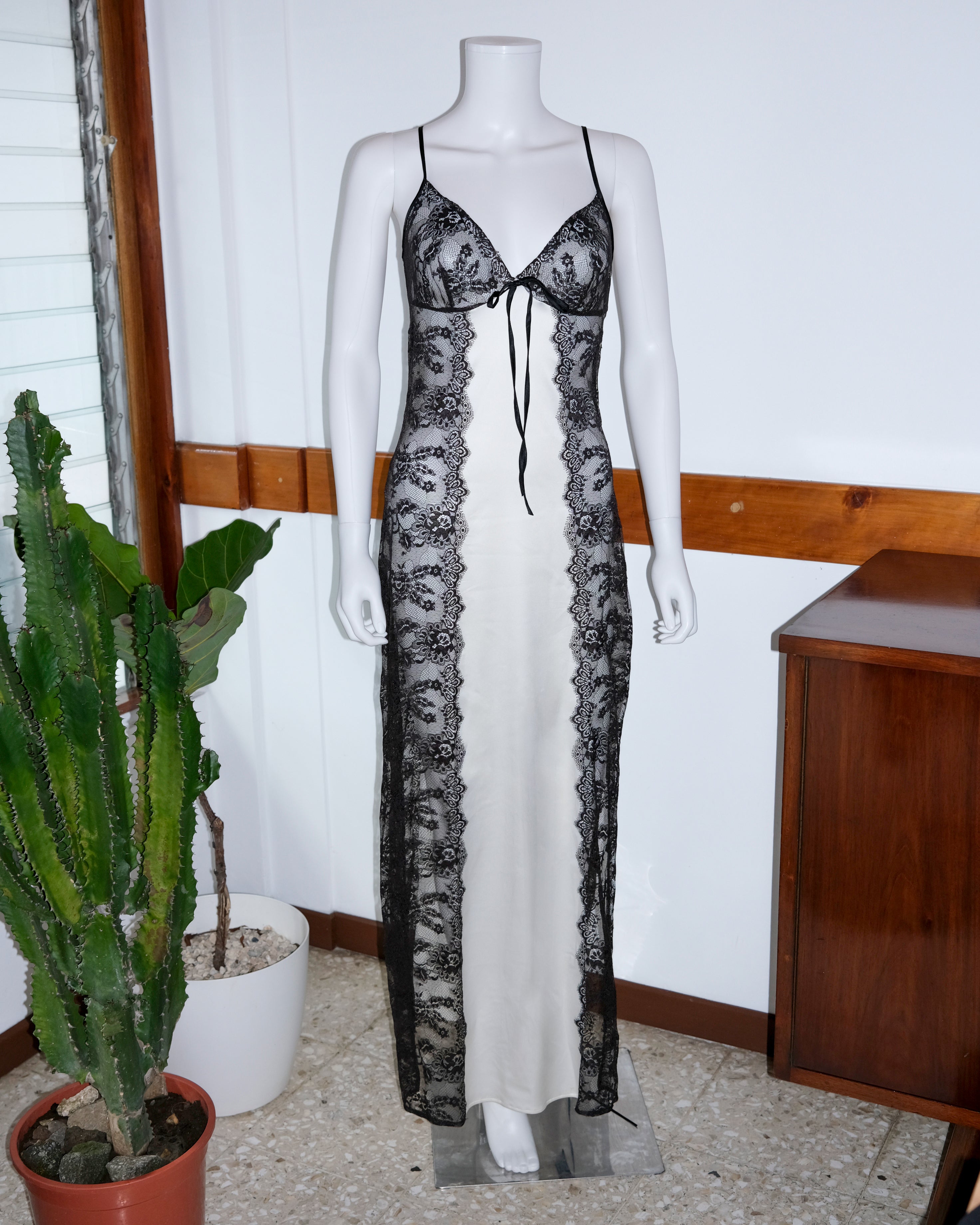 VINTAGE LACE DRESS (S)