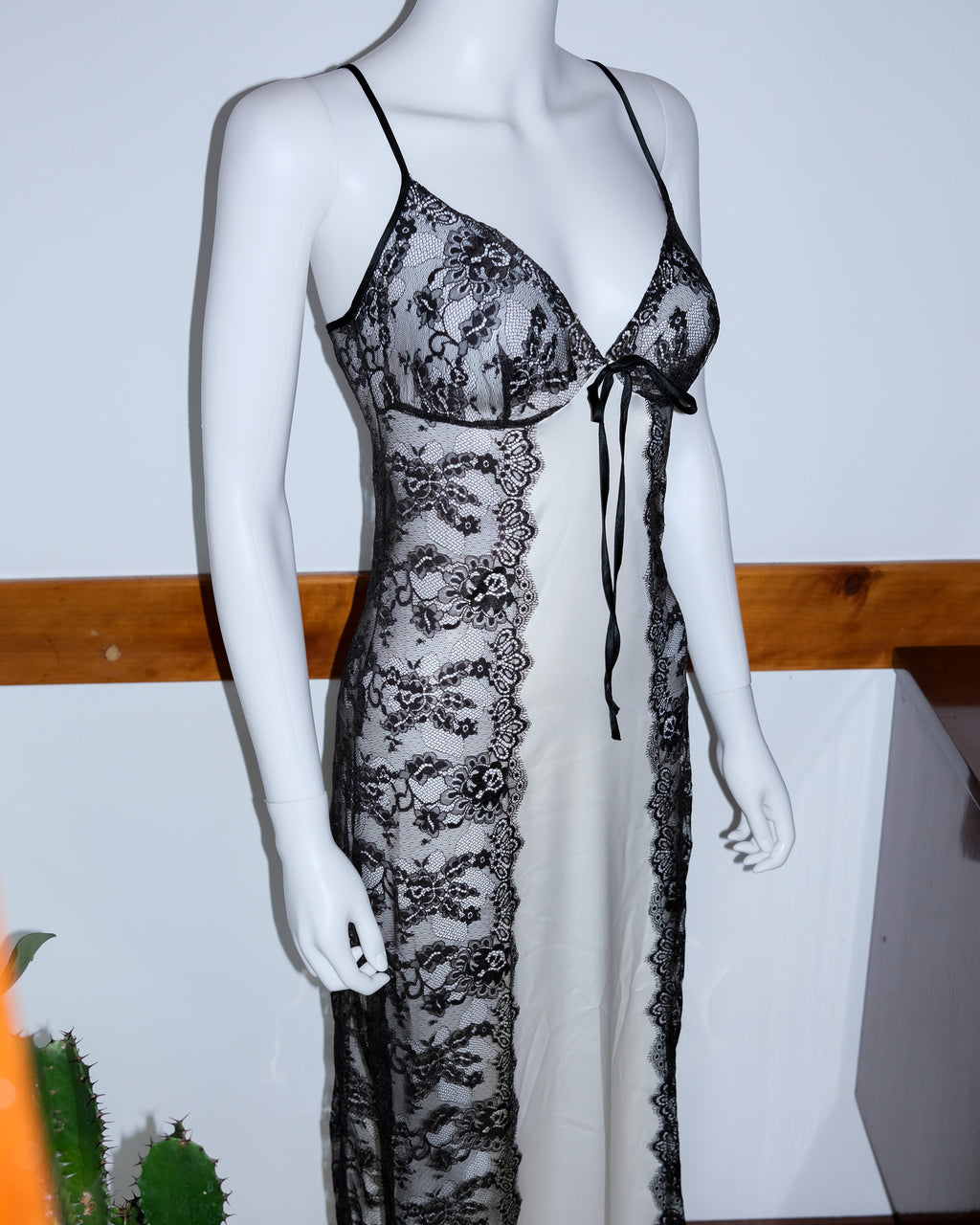VINTAGE LACE DRESS (S)