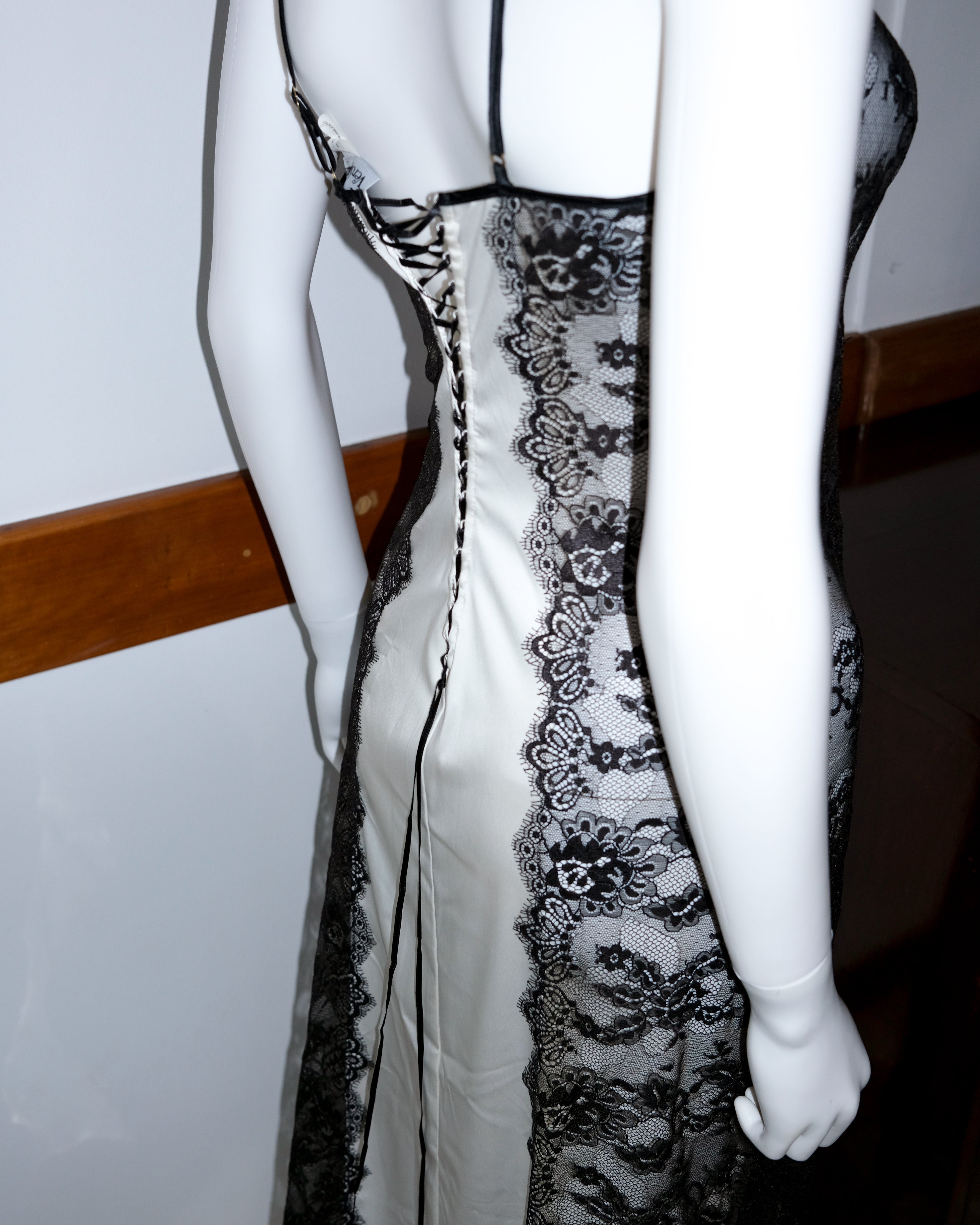 VINTAGE LACE DRESS (S)