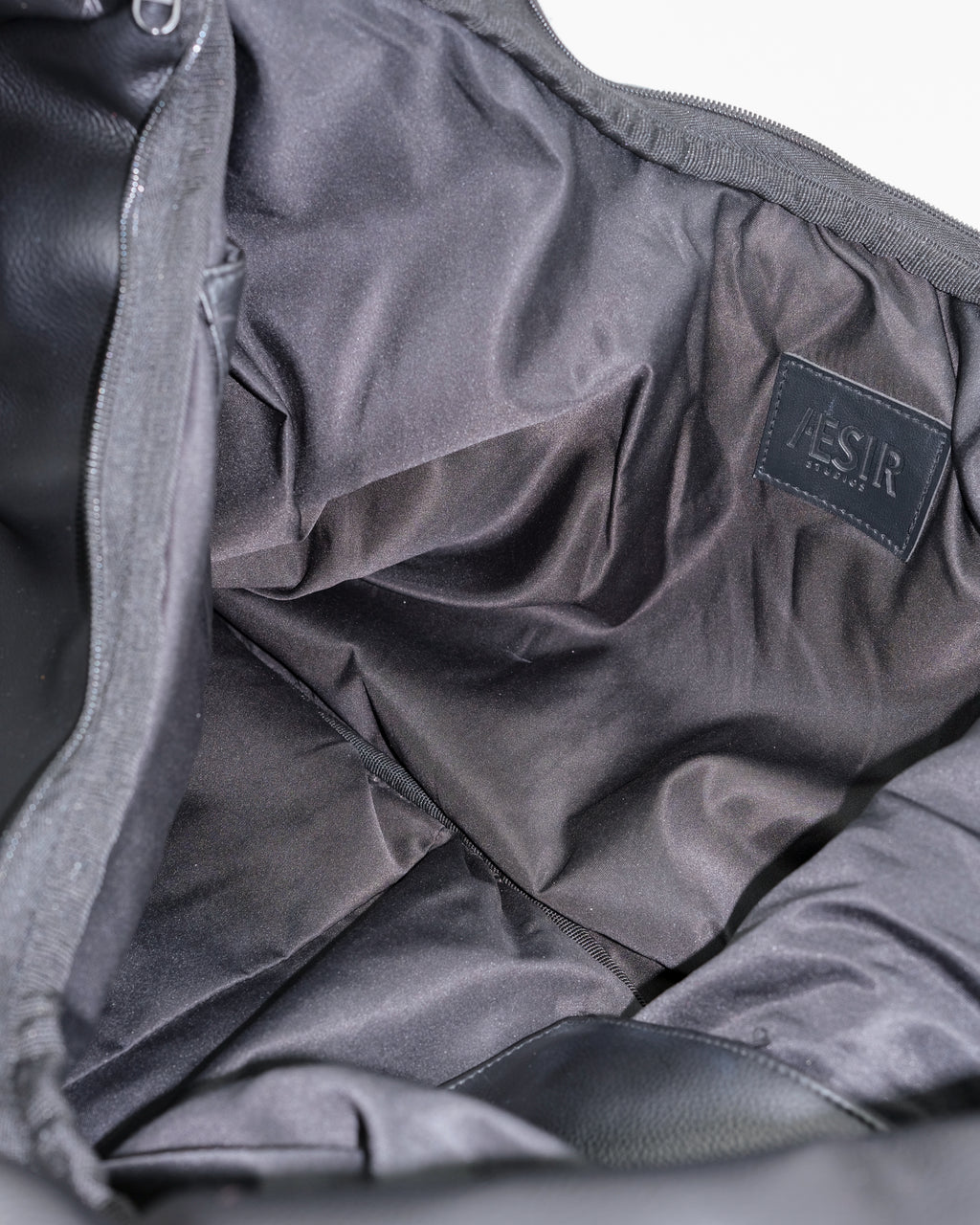 AESIR STUDIOS XL LEATHER BAG