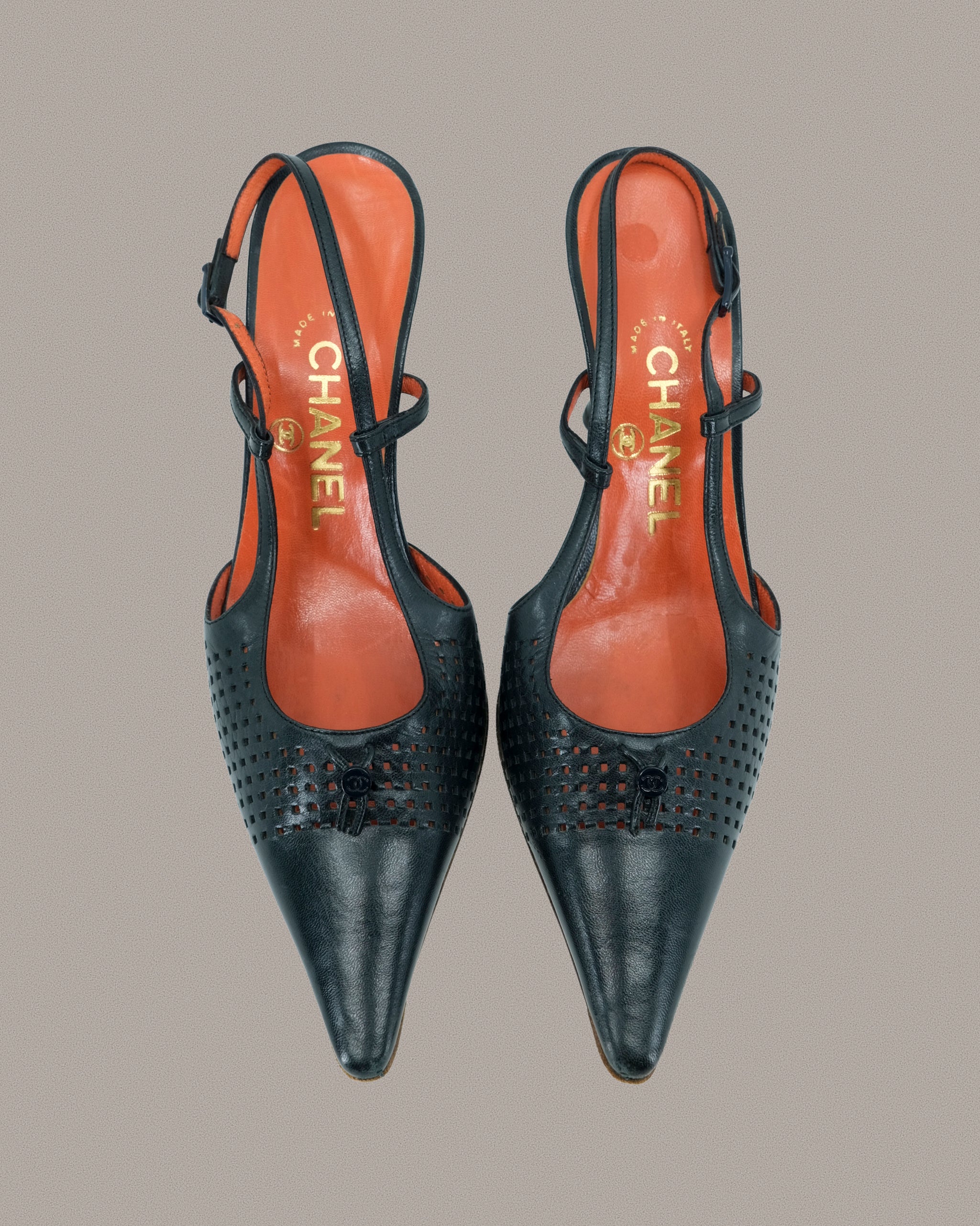 CHANEL BLACK PERFORATED HEELS (36.5)