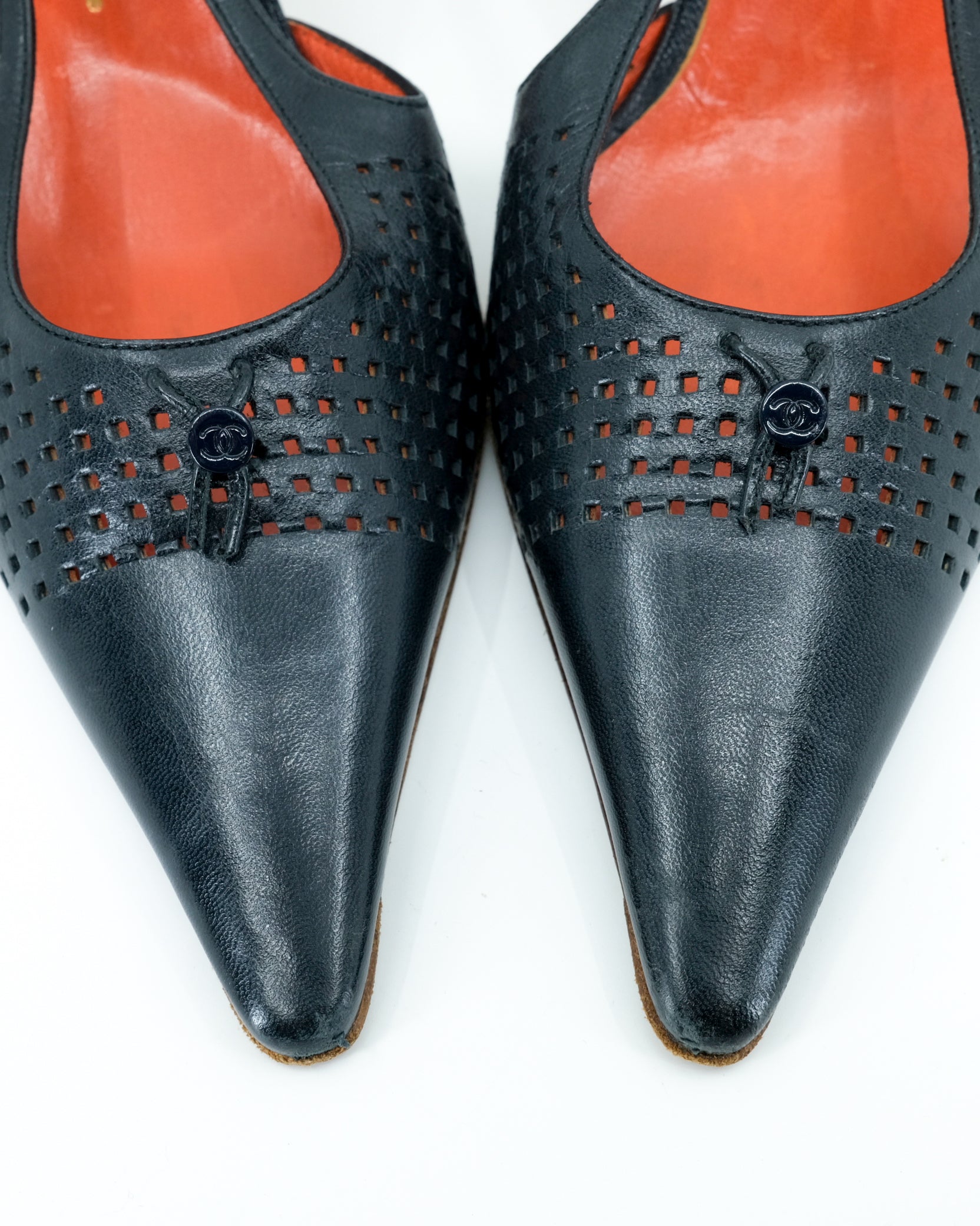 CHANEL BLACK PERFORATED HEELS (36.5)