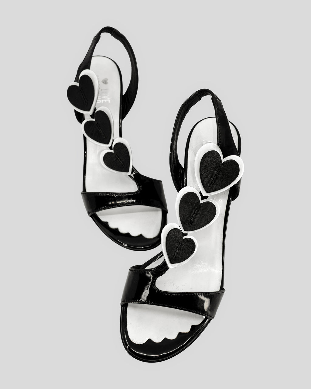 MOSCHINO LEATHER HEELS W/ HEARTS 37