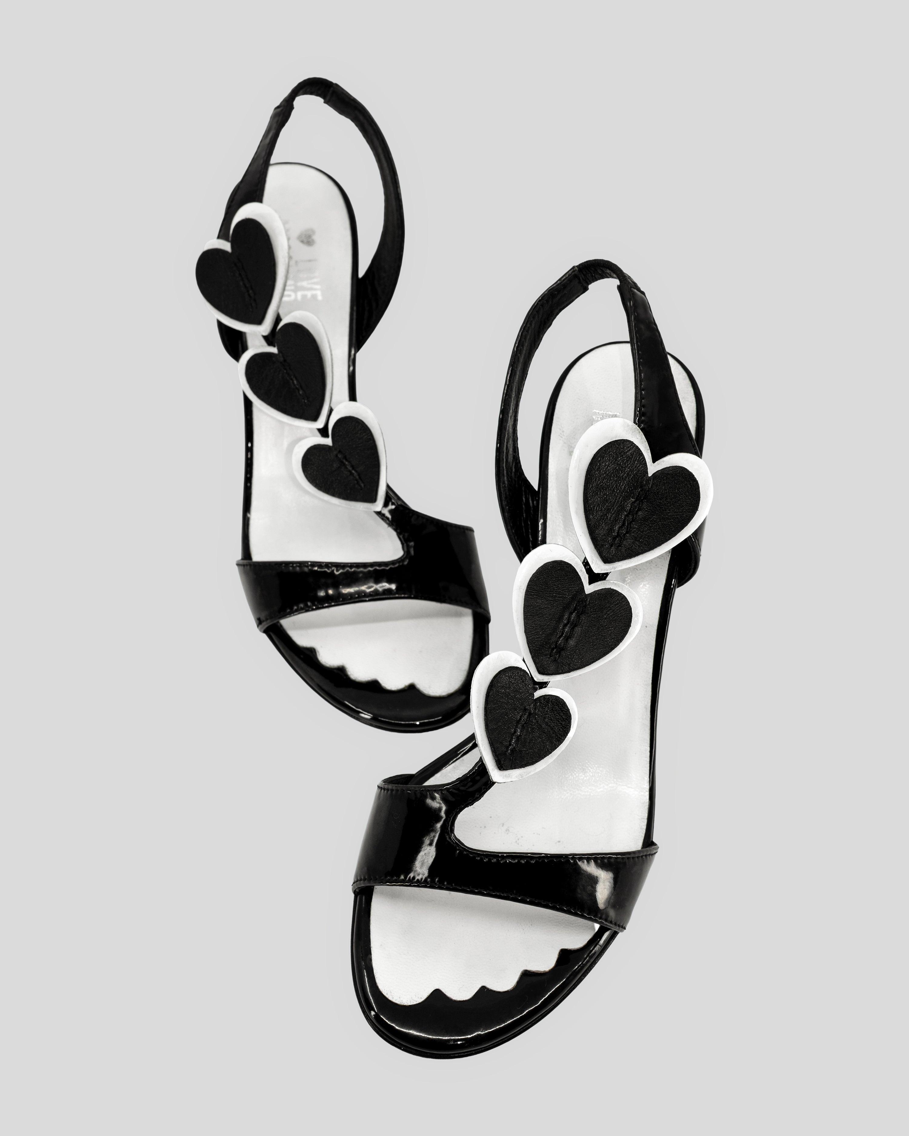 MOSCHINO LEATHER HEELS W/ HEARTS 37