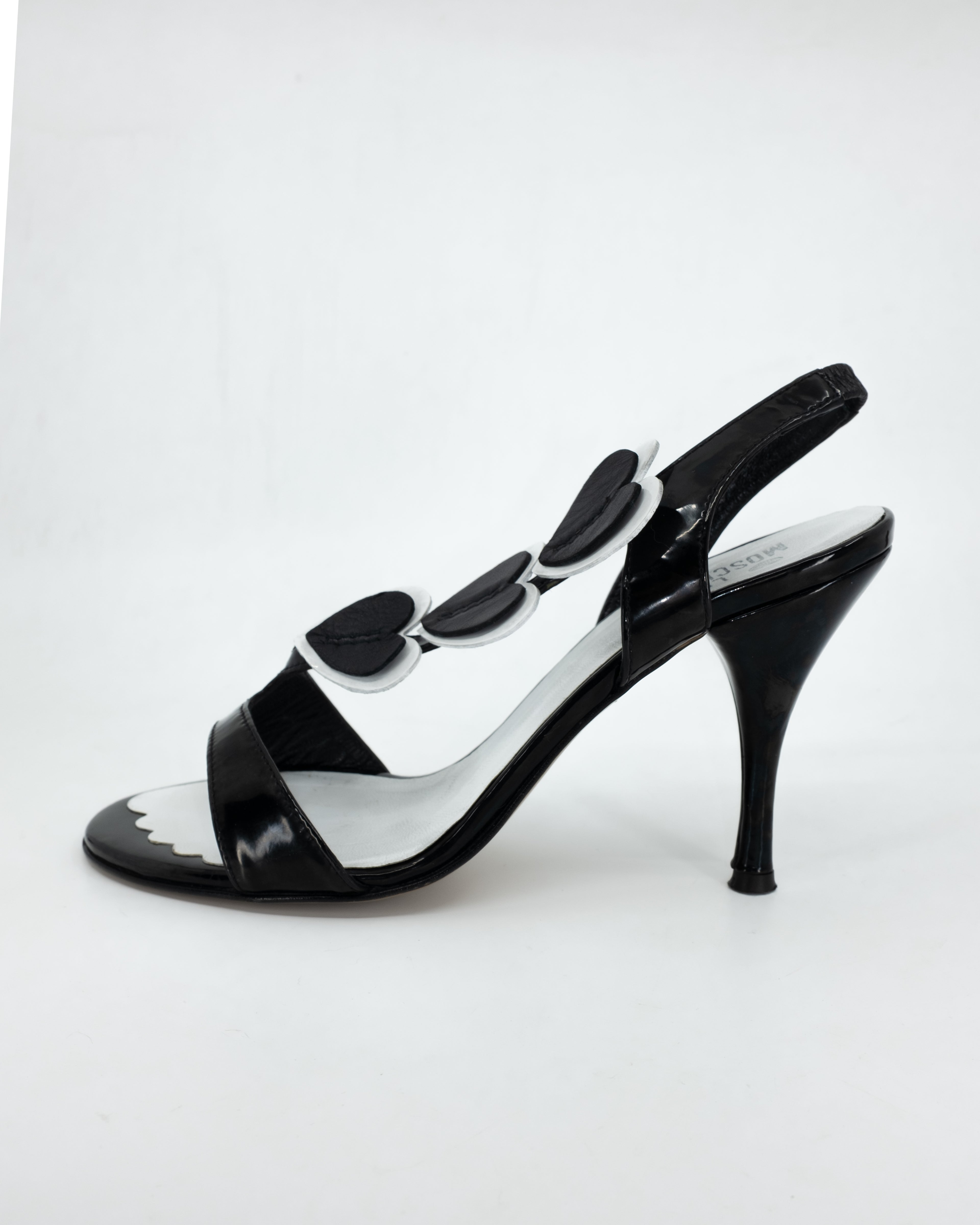 MOSCHINO LEATHER HEELS W/ HEARTS 37