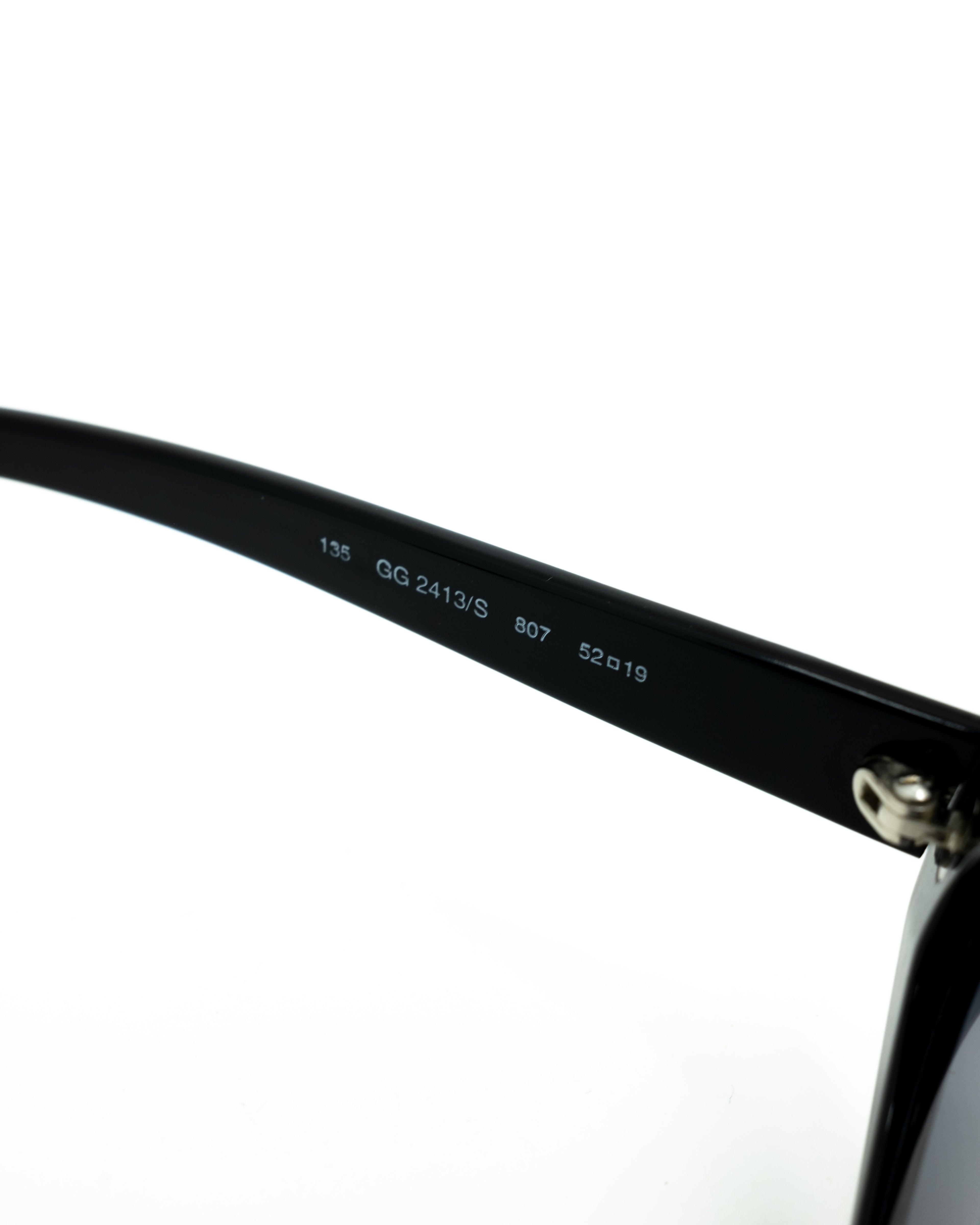 GUCCI OVAL SUNGLASSES
