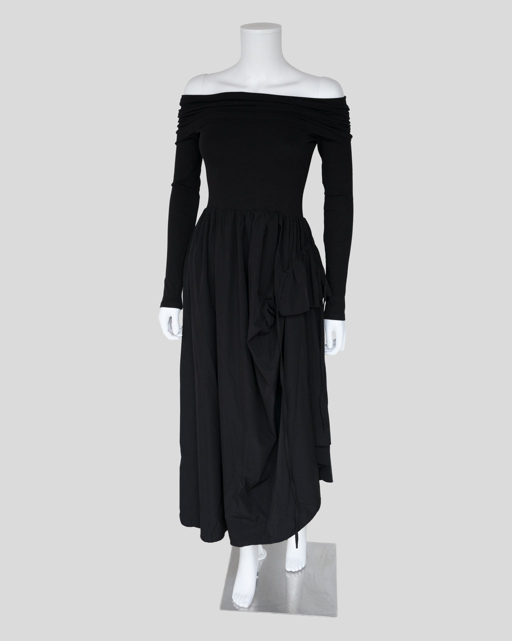 OFF THE SHOULDER BLACK DRESS (M)