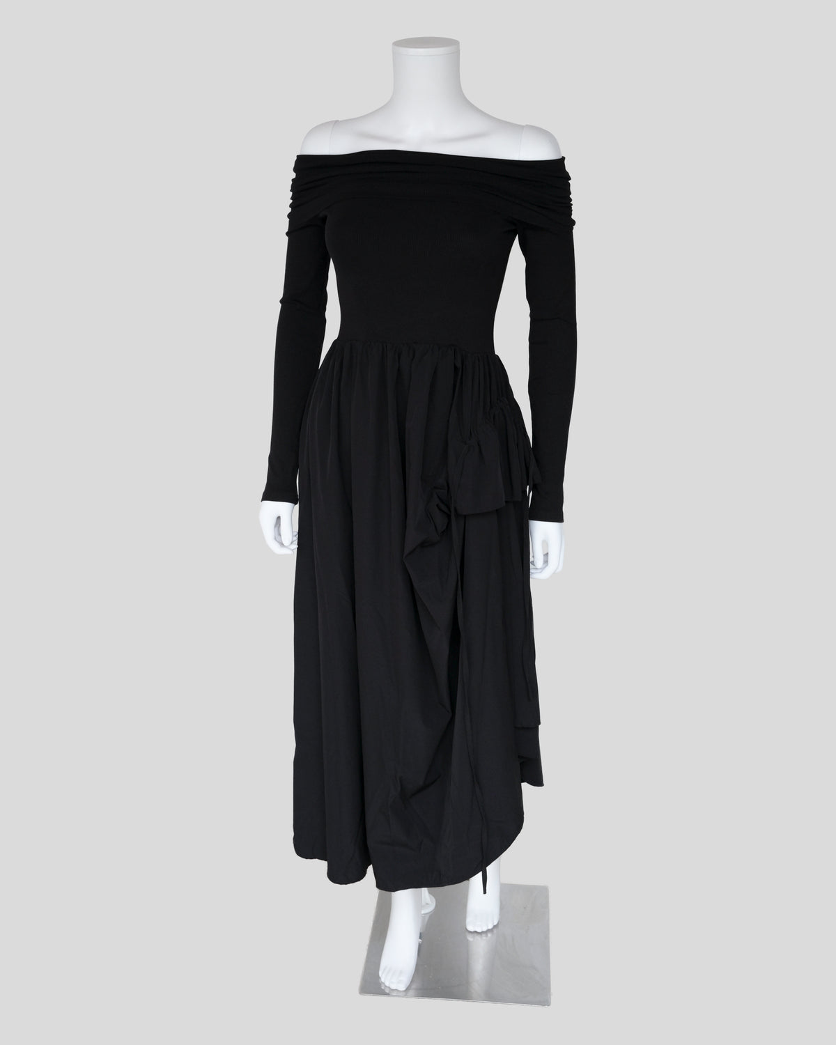 OFF THE SHOULDER BLACK DRESS (M)