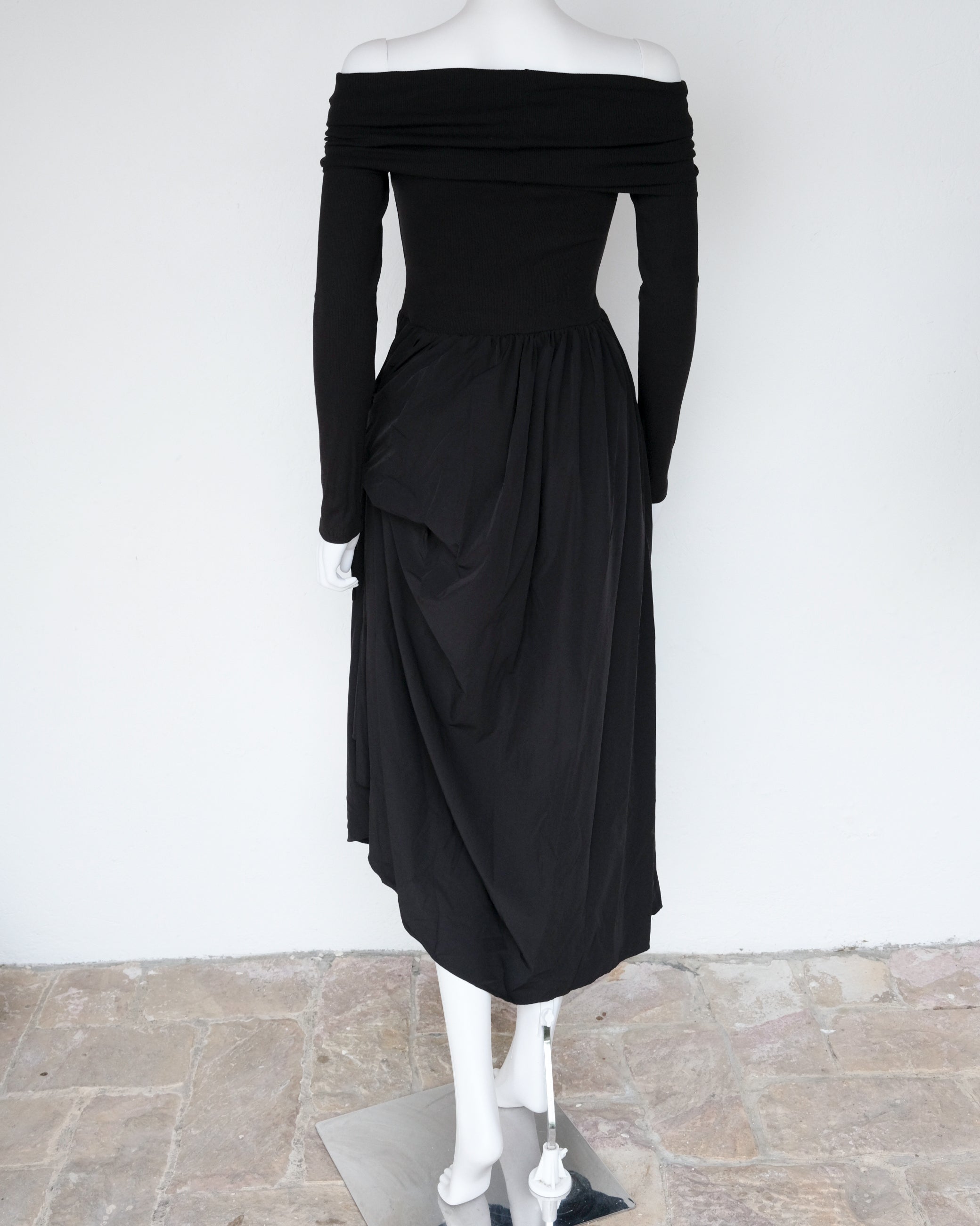 OFF THE SHOULDER BLACK DRESS (M)