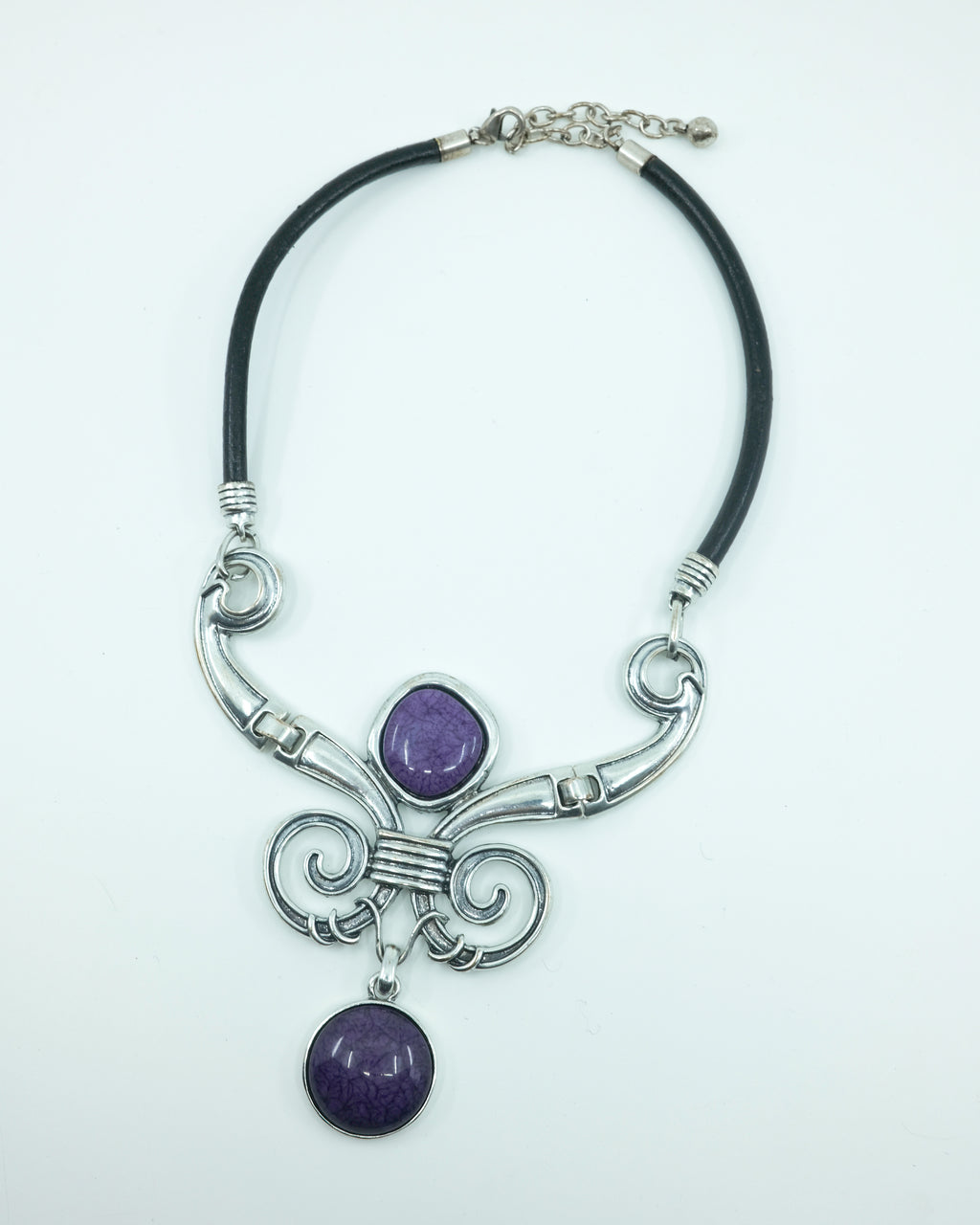 COLLAR CON PIEDRAS MORADAS