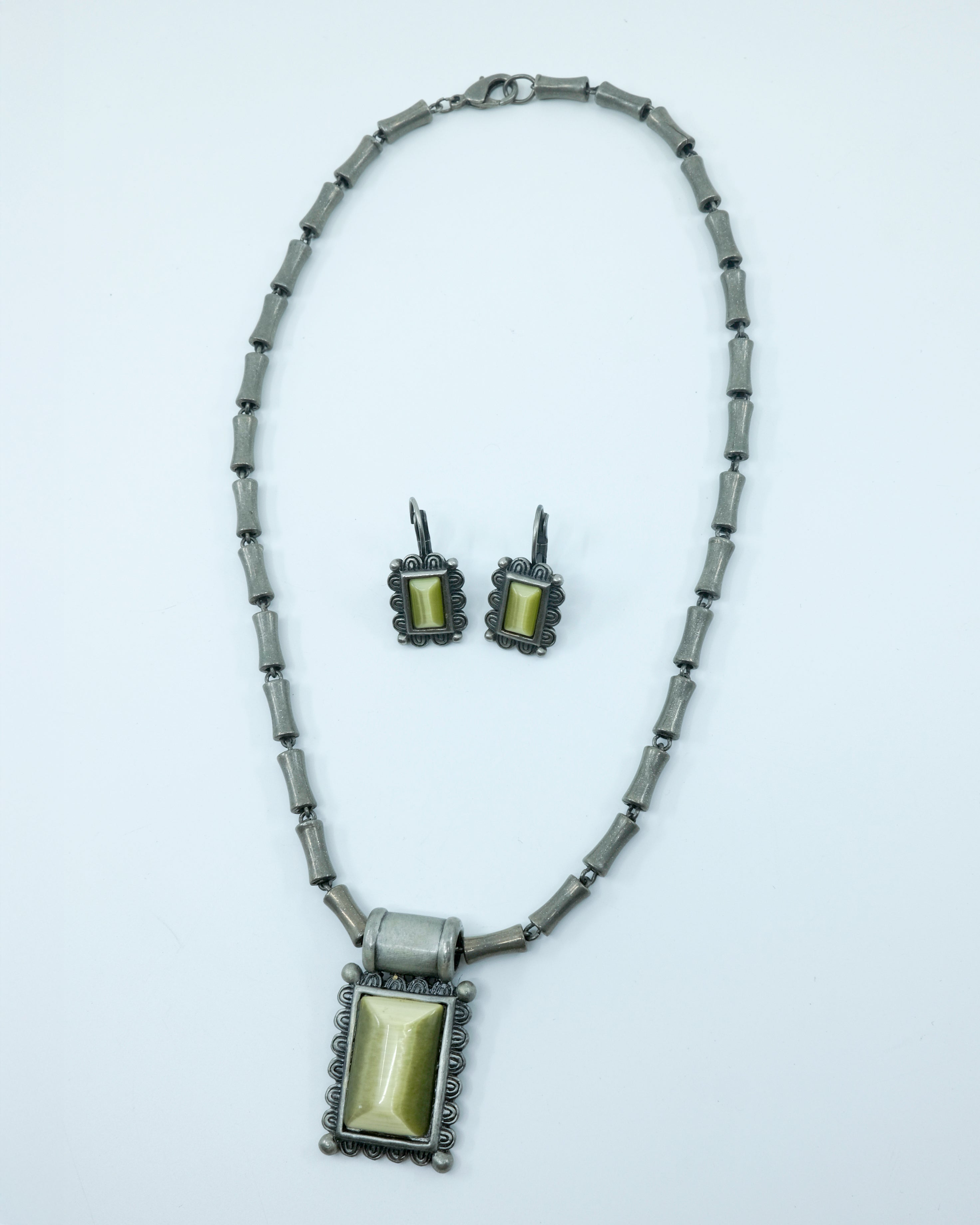 VINTAGE SET COLLAR+ARETES