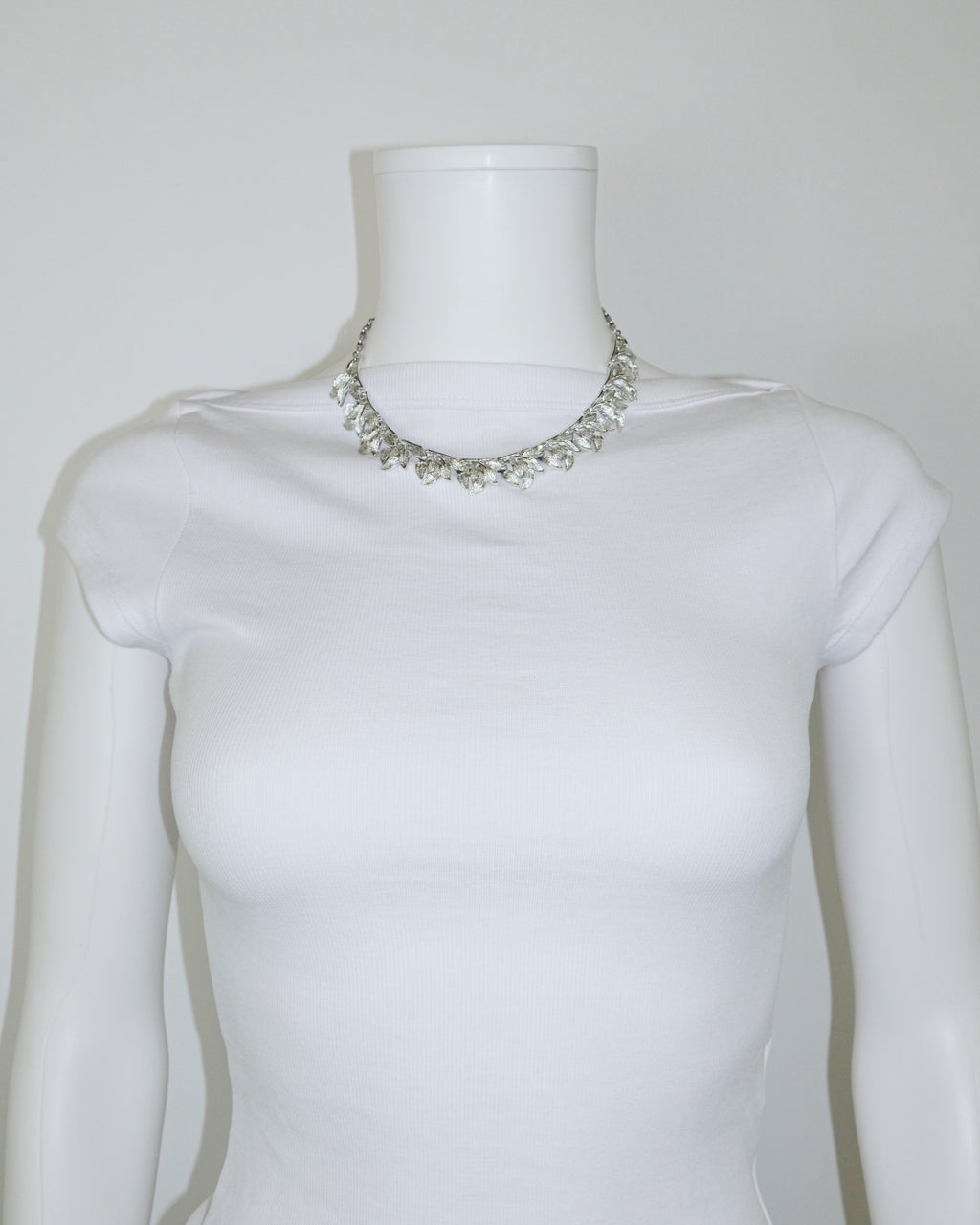 COLLAR DE METAL CON HOJAS