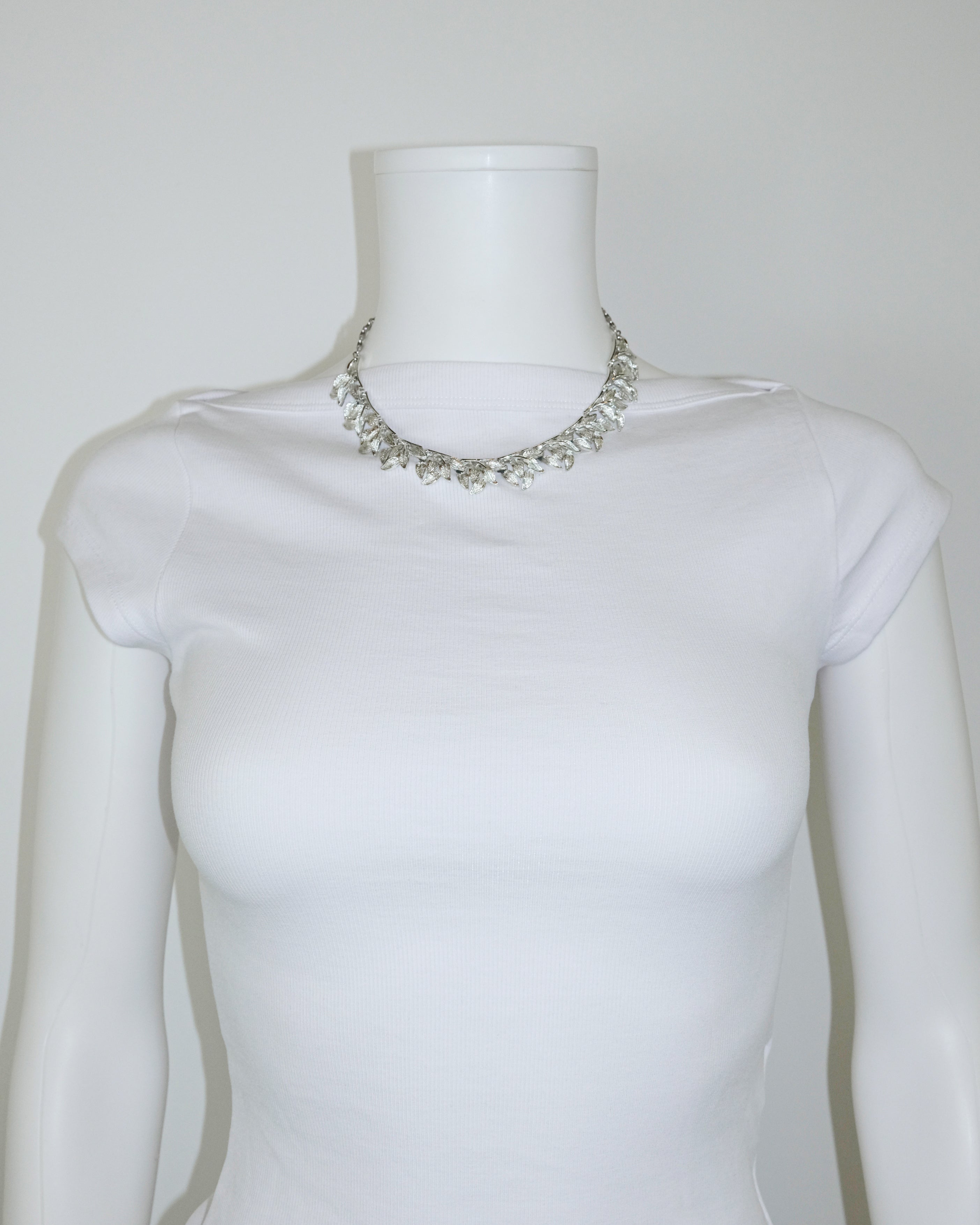 COLLAR DE METAL CON HOJAS