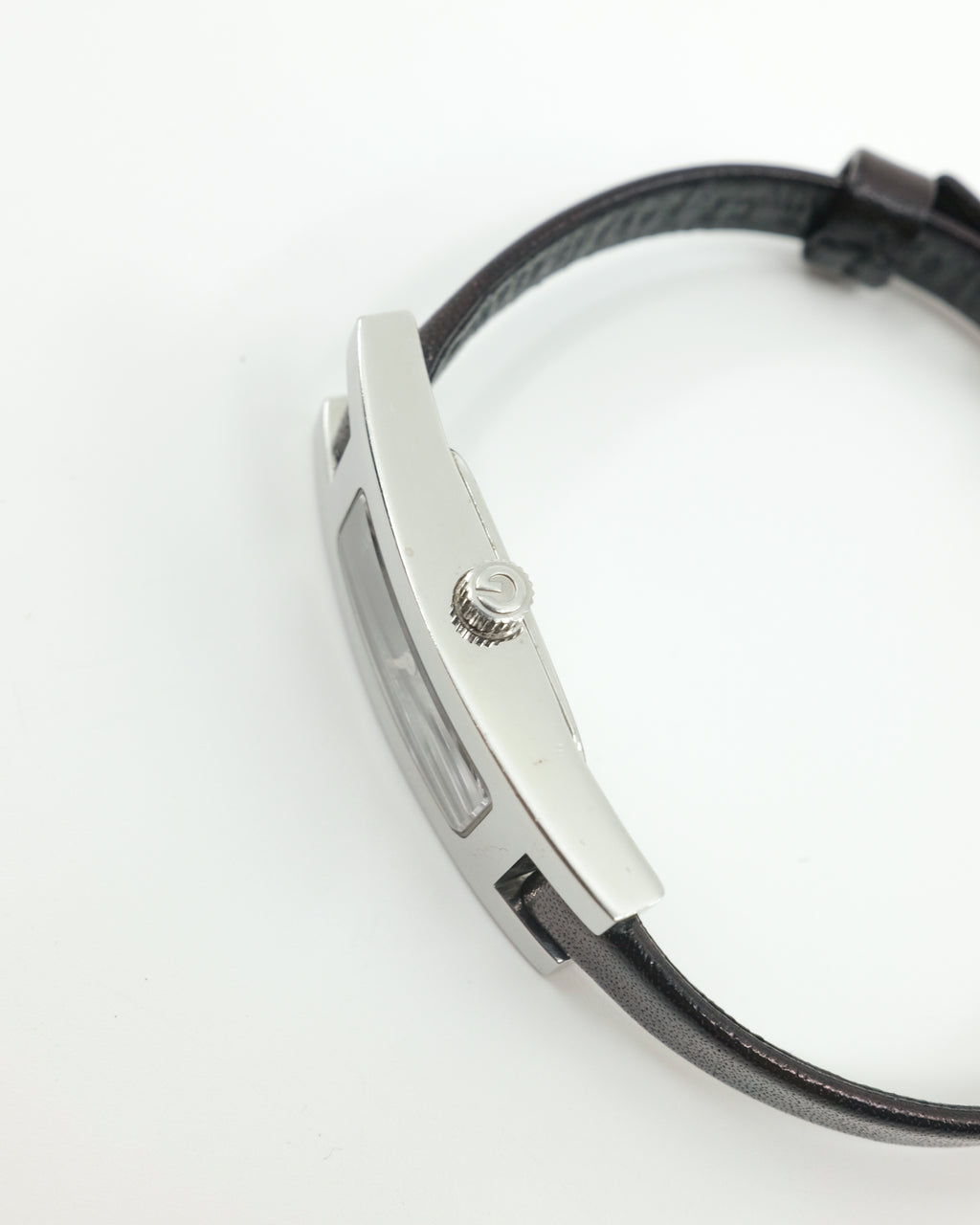 GUCCI LEATHER WATCH 3900L