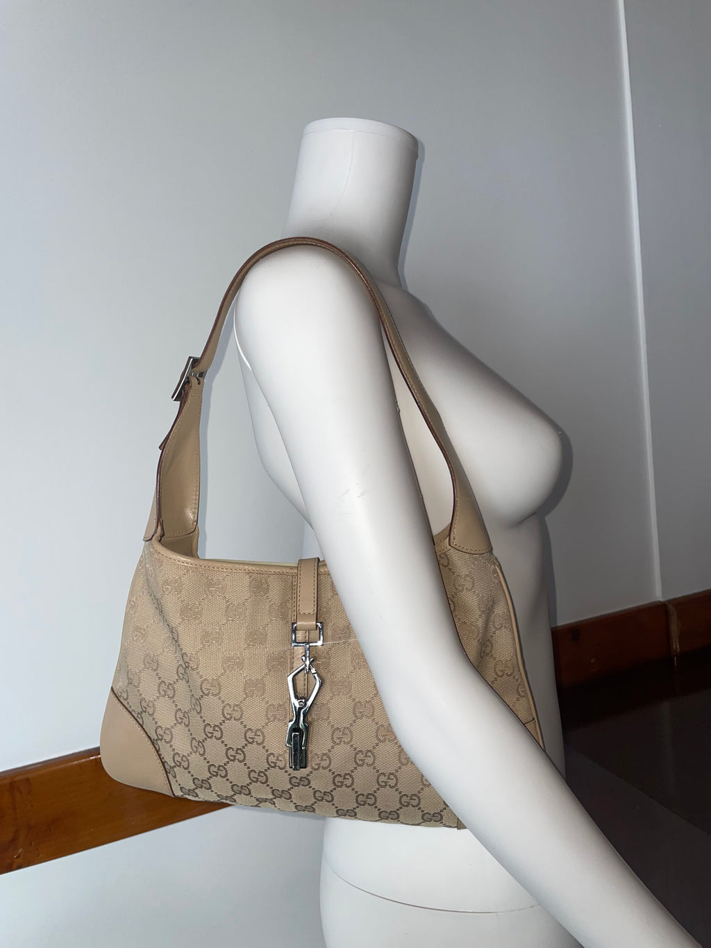GUCCI JACKIE SHOULDER BAG BEIGE
