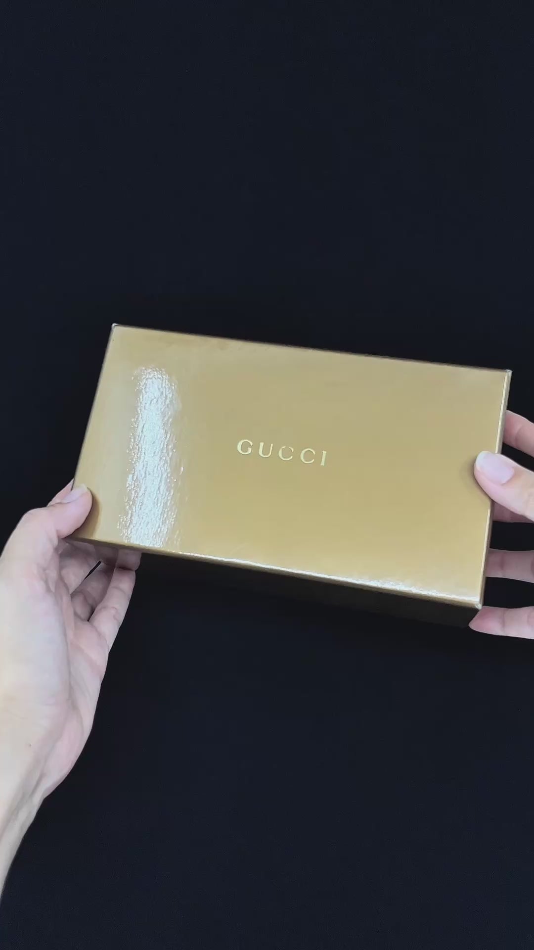 GUCCI OVAL SUNGLASSES