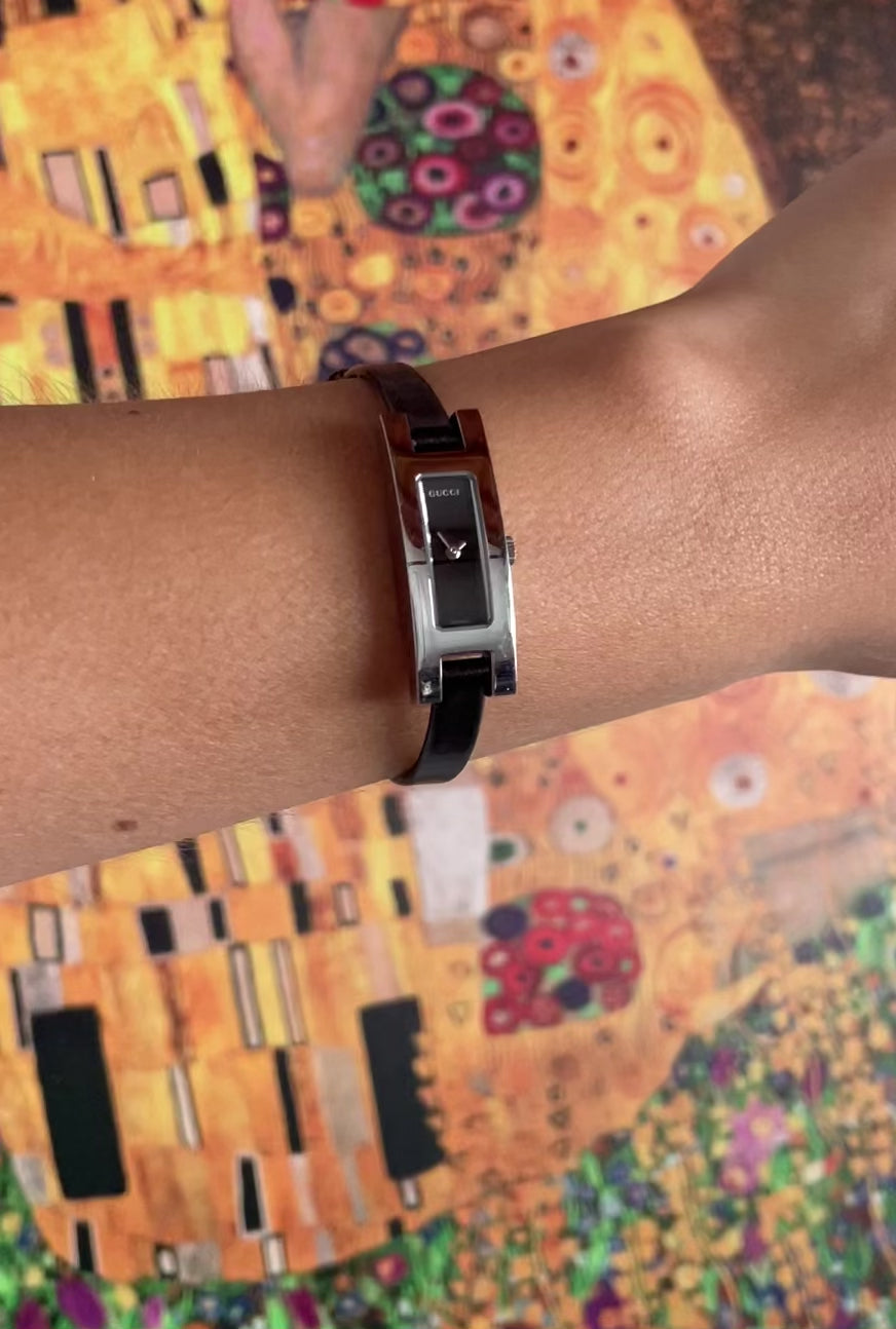 GUCCI LEATHER WATCH 3900L