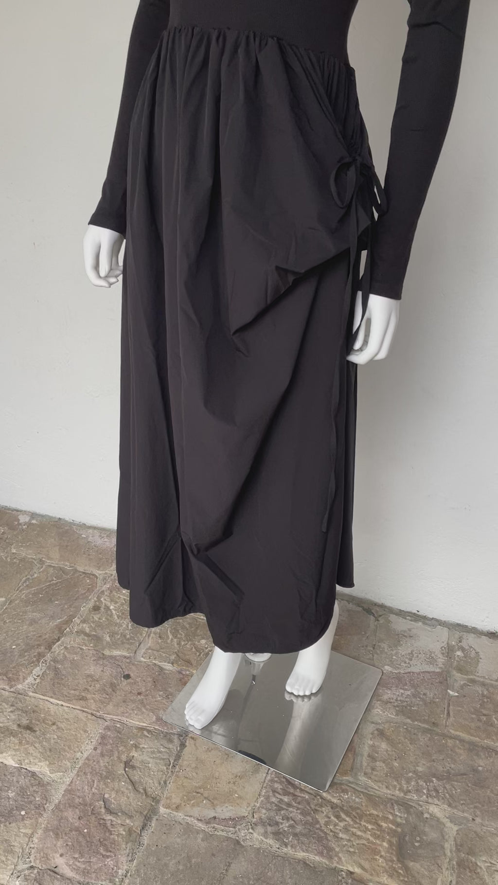 OFF THE SHOULDER BLACK DRESS (M)