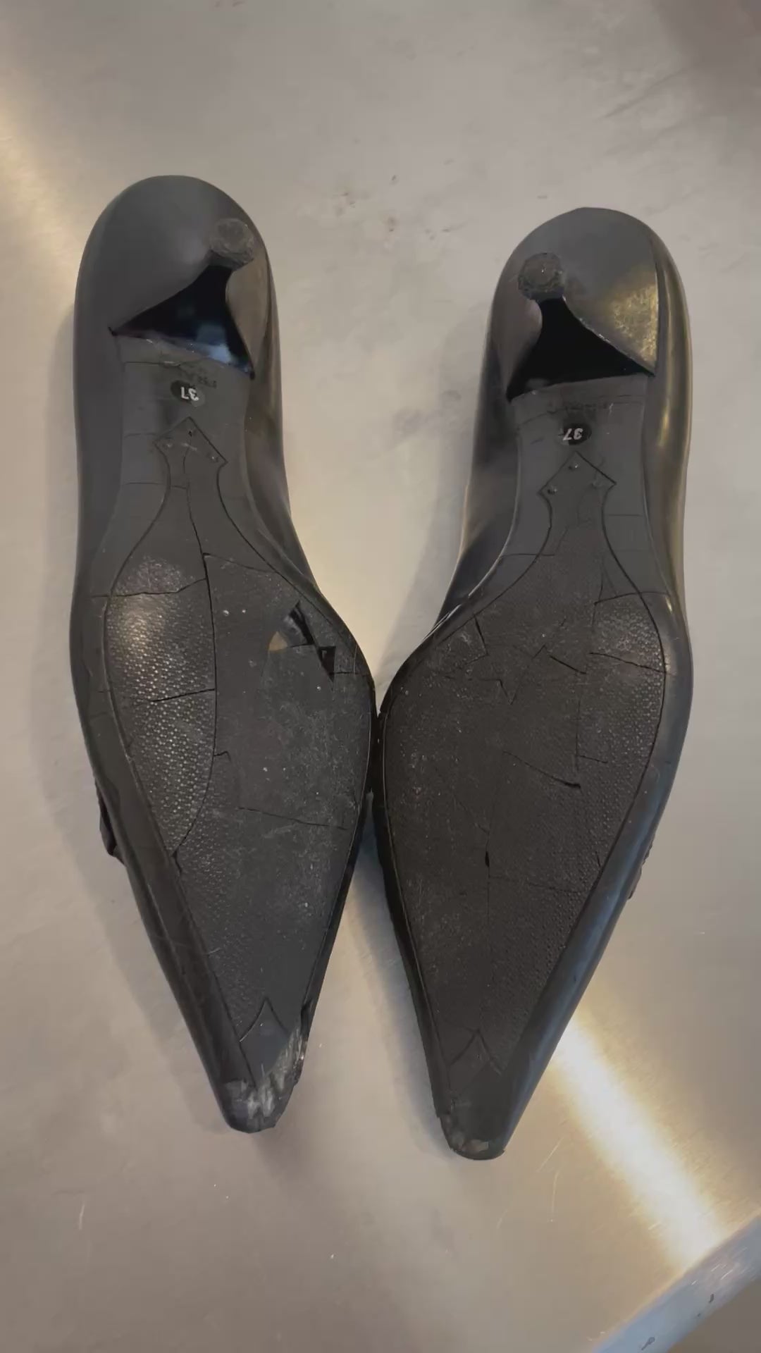 PRADA KITTEN HEELS (37)